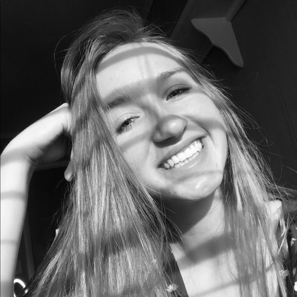 Meet your Posher, Stephanie - Picture 1 of 1